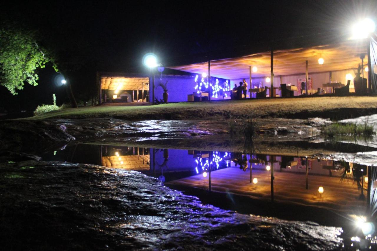 האזיביו Lions Rock Rapids - Lodge מראה חיצוני תמונה